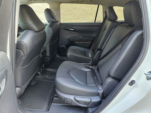 Certified 2024 Toyota Highlander XLE FWD image 14