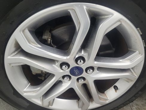 Used 2017 Ford Edge Titanium w/ Technology Package image 31