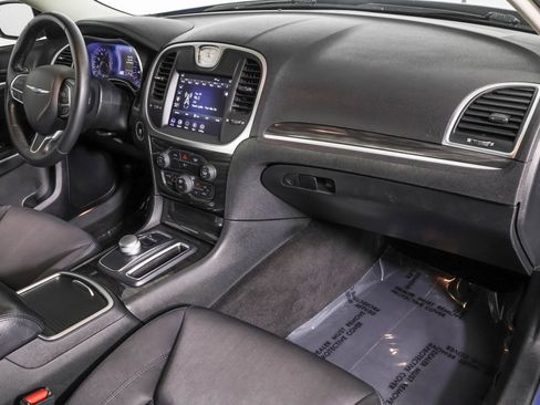 Used 2022 Chrysler 300 Touring w/ Sport Appearance Package RWD image 42