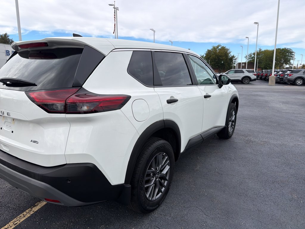 Used 2023 Nissan Rogue S AWD/4WD image 7