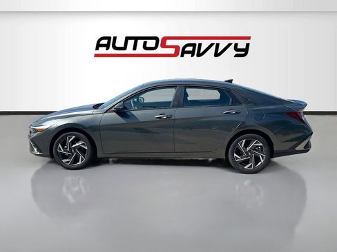 Used 2025 Hyundai Elantra Sport FWD image 4