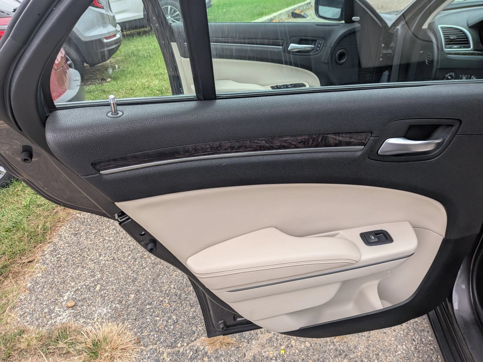 Used 2019 Chrysler 300 Limited RWD image 24