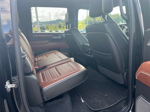 Used 2024 GMC Sierra 3500 Denali Ultimate AWD/4WD image 8
