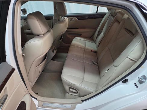 Used 2010 Toyota Avalon XLS image 16