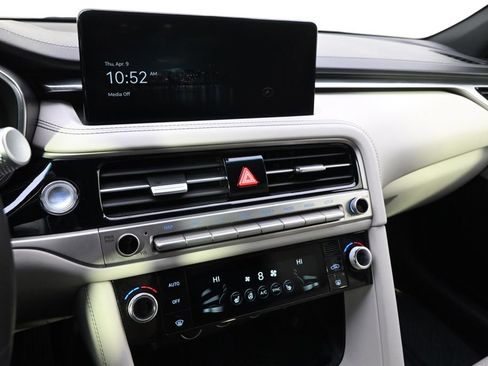 Used 2025 Genesis G70 2.5T image 27