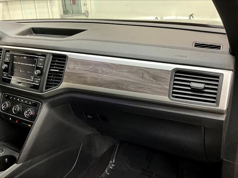 Used 2023 Volkswagen Atlas Cross Sport SE image 19