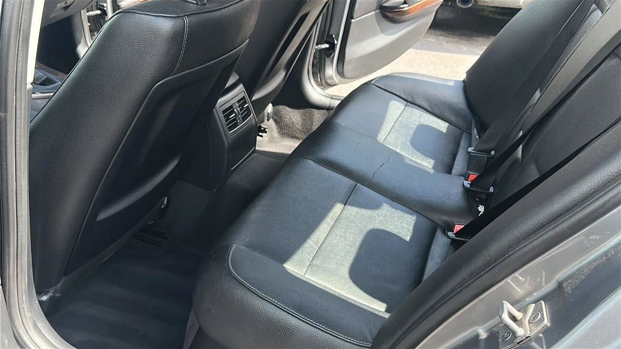 Used 2011 BMW 328i xDrive Sedan AWD/4WD image 22