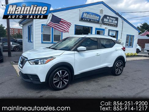 Used 2018 Nissan Kicks SV FWD image 1