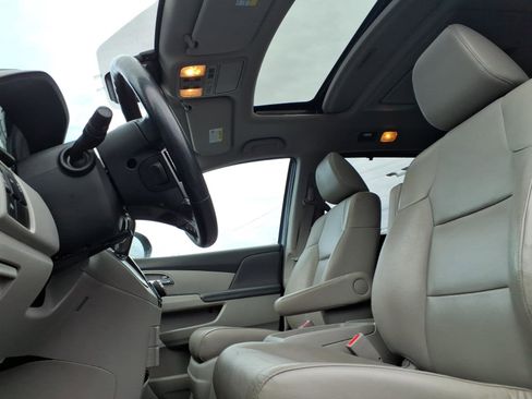 Used 2014 Honda Odyssey Touring Elite image 23