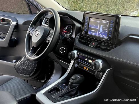 Used 2022 Toyota RAV4 LE image 19