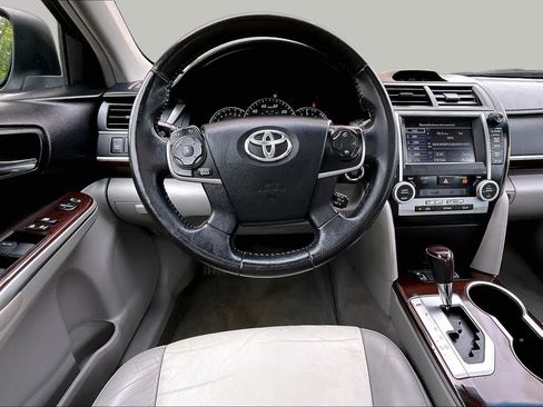 Used 2013 Toyota Camry XLE FWD image 7