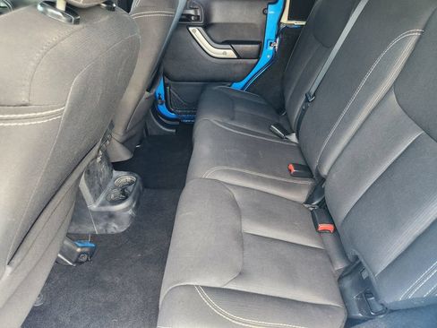 Used 2015 Jeep Wrangler Unlimited Sahara AWD/4WD image 33