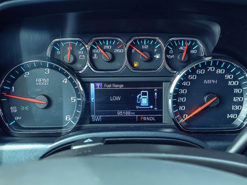 Used 2018 Chevrolet Silverado 1500 LT w/ LT Eassist Package AWD/4WD image 11