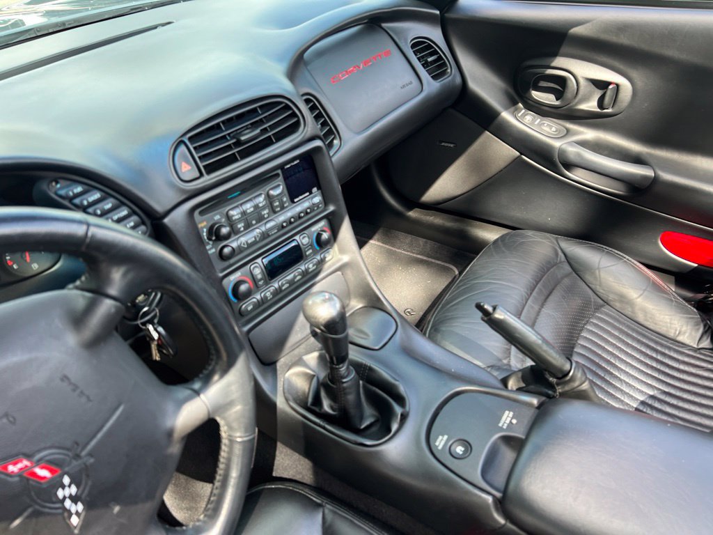 Used 2004 Chevrolet Corvette Convertible w/ Preferred Equipment Group RWD image 10