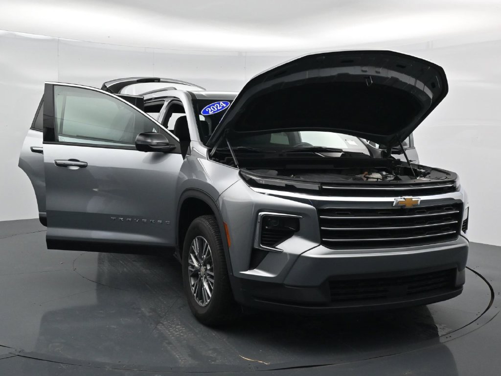 Used 2024 Chevrolet Traverse LT FWD image 35