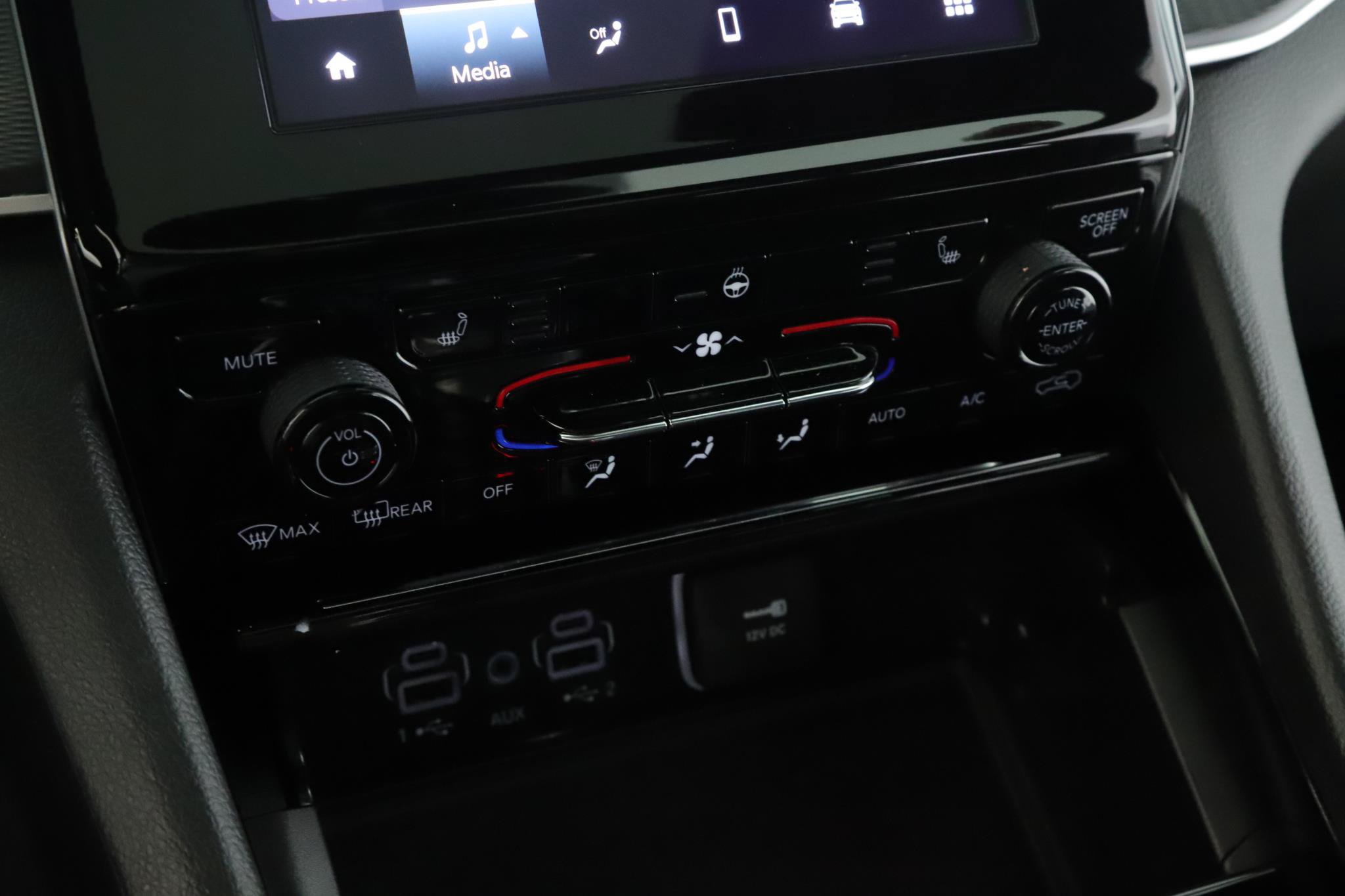 Used 2023 Jeep Grand Cherokee Altitude AWD/4WD image 15