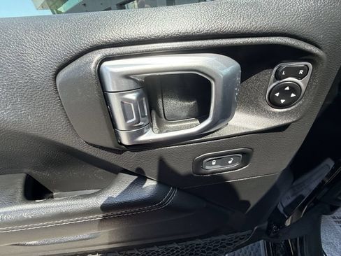 Used 2020 Jeep Wrangler Unlimited Sahara AWD/4WD image 19