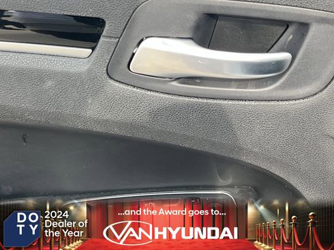 Used 2023 Chrysler 300 Touring w/ Sport Appearance Package image 23