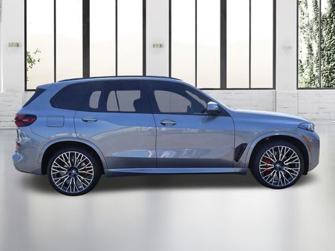 Used 2025 BMW X5 xDrive40i w/ M Sport Package AWD/4WD image 6