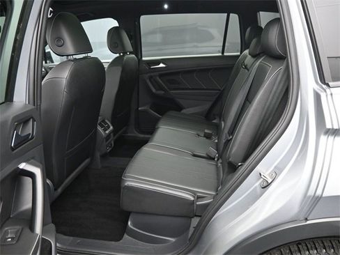 Used 2022 Volkswagen Tiguan SE R-Line image 35