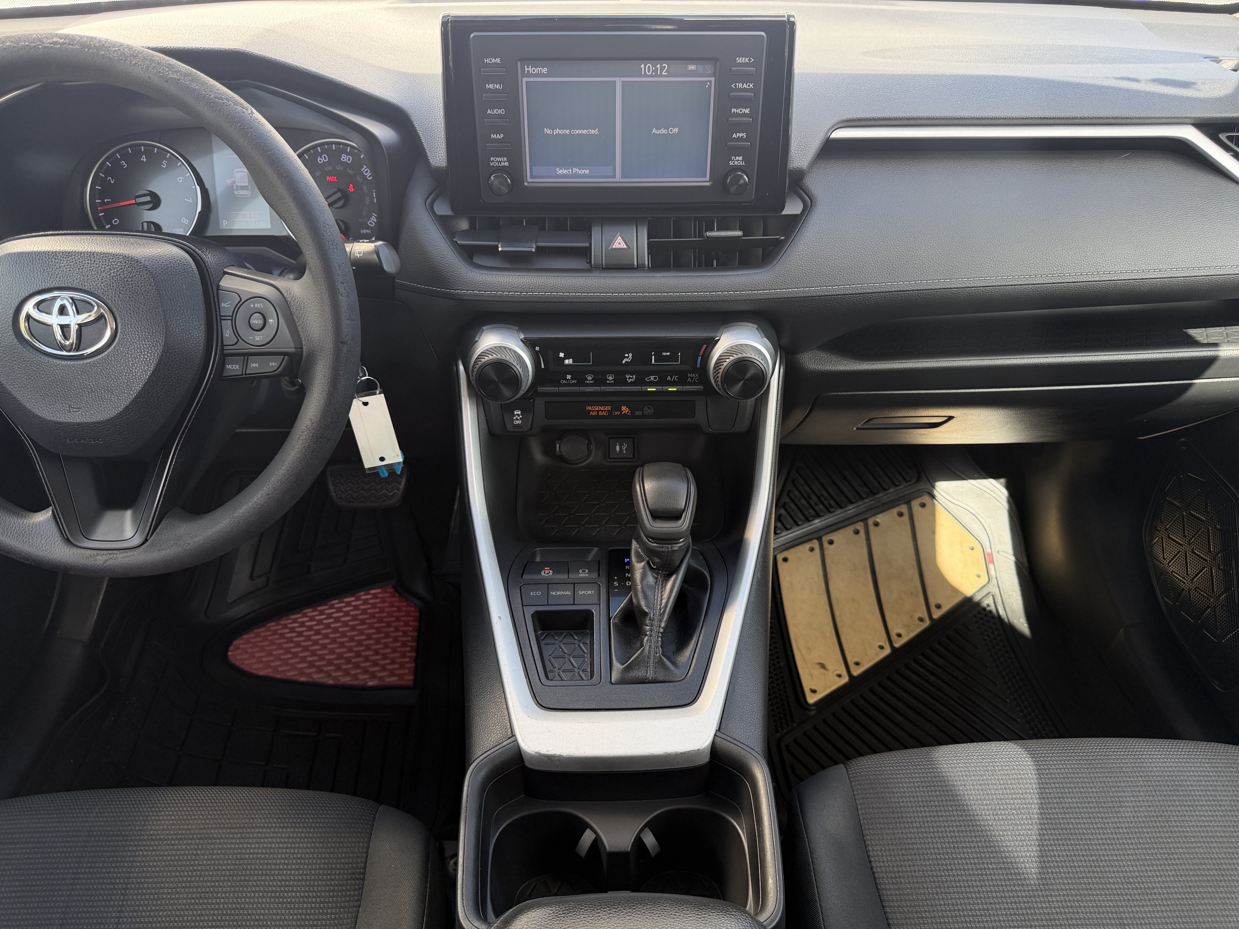 Used 2019 Toyota RAV4 LE FWD image 15