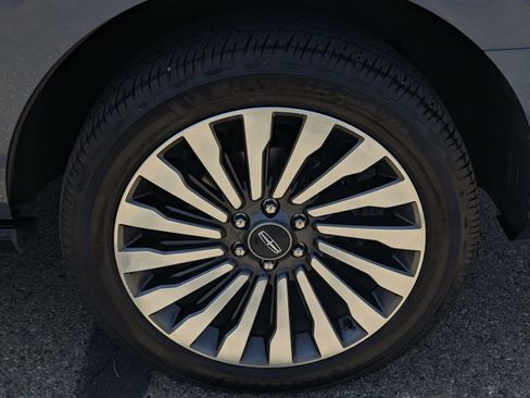 Used 2019 Lincoln Navigator Reserve AWD/4WD image 7