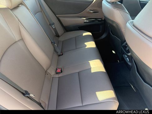 Used 2025 Lexus ES 300h w/ Premium Package image 29