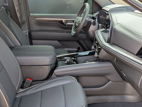 New 2026 Chevrolet Suburban Premier RWD image 24