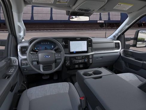 New 2026 Ford F250 XLT w/ XLT Premium Package AWD/4WD image 9