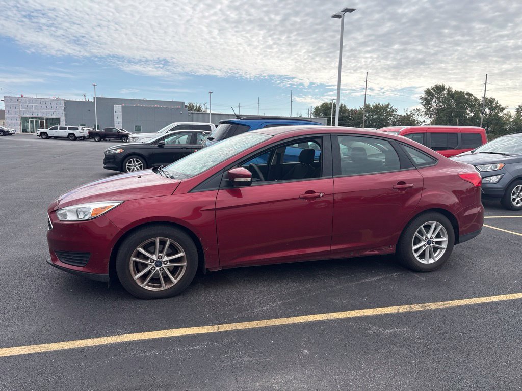 Used 2015 Ford Focus SE FWD image 1
