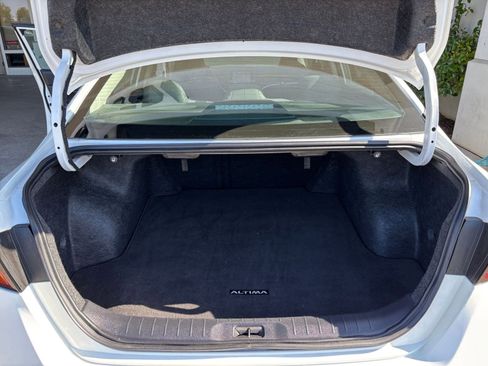 Used 2025 Nissan Altima 2.5 SV FWD image 31