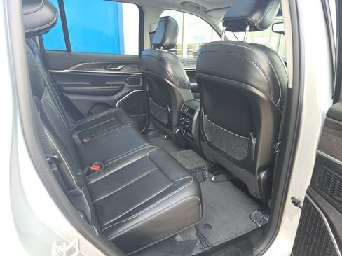 Used 2022 Jeep Grand Cherokee Limited AWD/4WD image 5