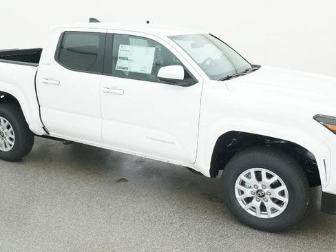 New 2026 Toyota Tacoma SR5 image 15