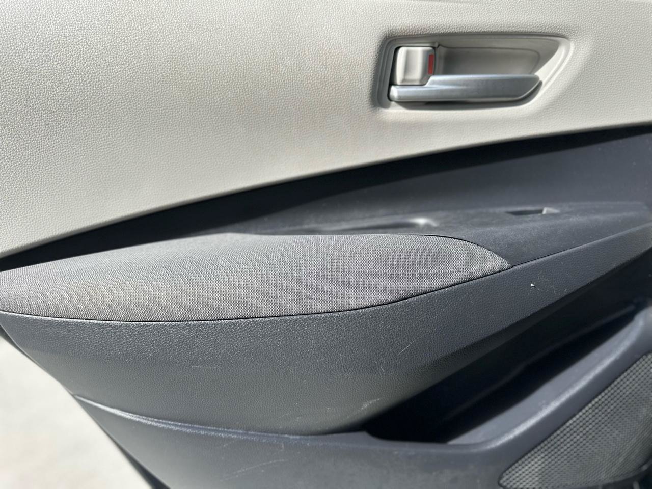 Used 2020 Toyota Corolla LE FWD image 15
