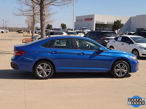 Used 2022 Volkswagen Jetta SE image 4