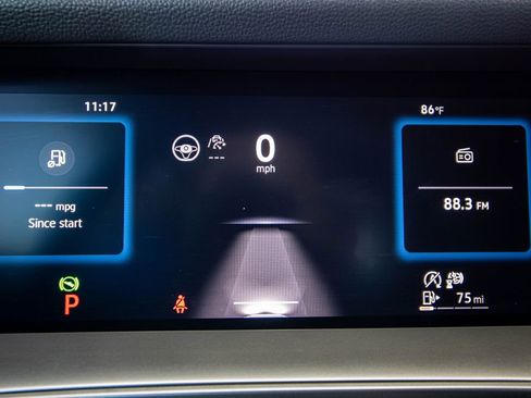 Certified 2025 Volkswagen Tiguan SE image 41