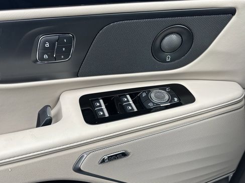 New 2025 Lincoln Nautilus Reserve image 13