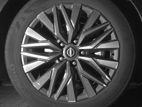 Used 2025 Nissan Altima 2.5 SV FWD image 13