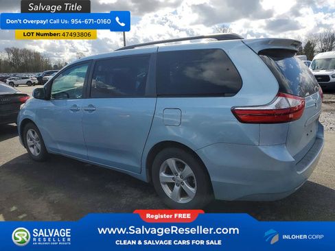 Used 2015 Toyota Sienna LE w/ Four Season Floor Mat Package image 3