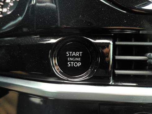 Used 2025 Nissan Pathfinder SV FWD image 41
