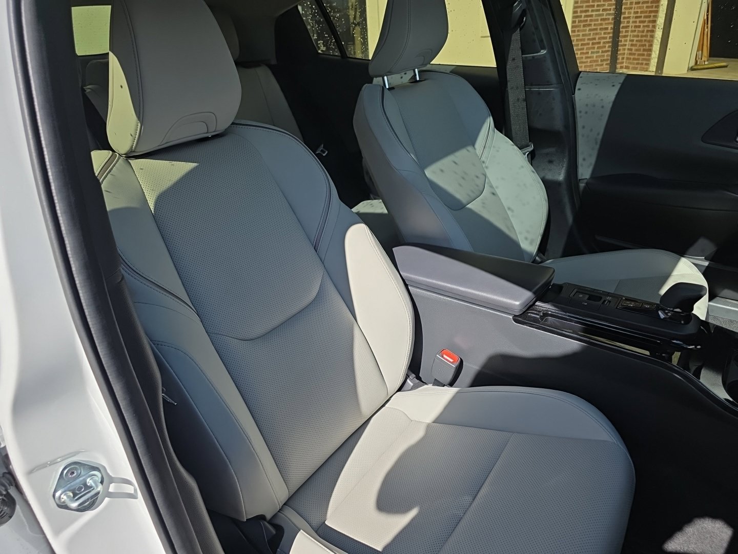 Used 2024 Toyota Prius XLE AWD/4WD image 34