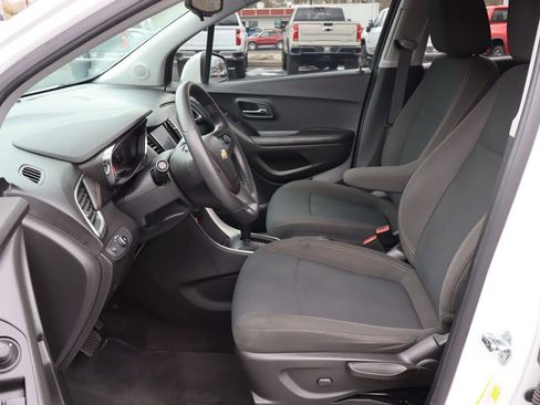 Used 2021 Chevrolet Trax LS w/ Tint and Cruise Package image 4