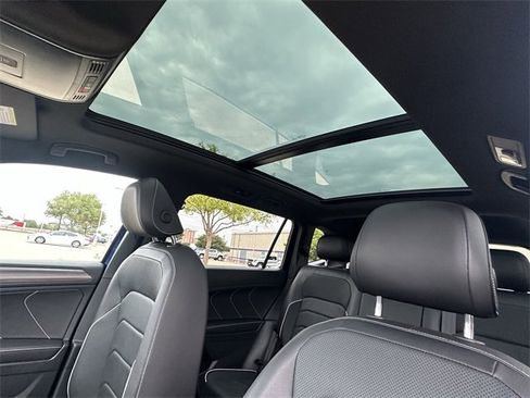 Used 2022 Volkswagen Tiguan SEL R-Line image 33