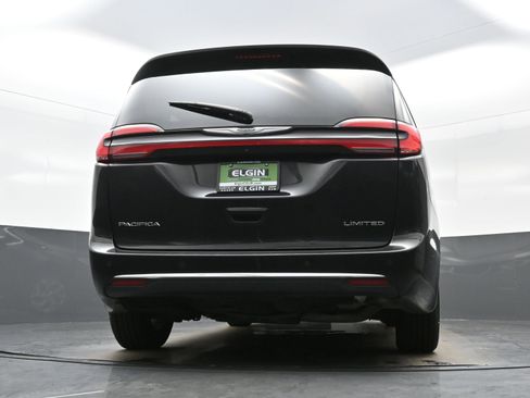 Used 2022 Chrysler Pacifica Limited FWD image 32
