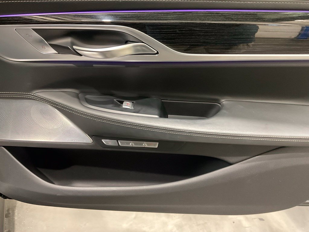 Used 2017 BMW ALPINA B7 xDrive AWD/4WD image 13
