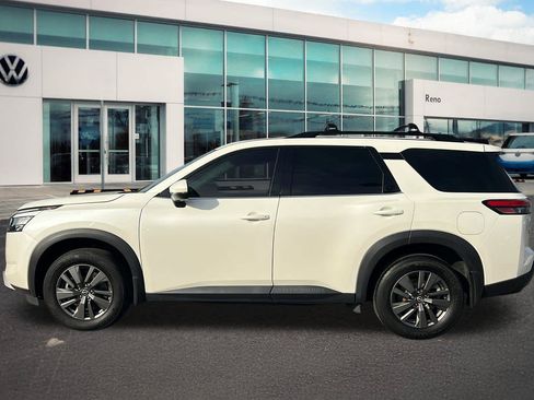 Used 2024 Nissan Pathfinder SV AWD/4WD image 8