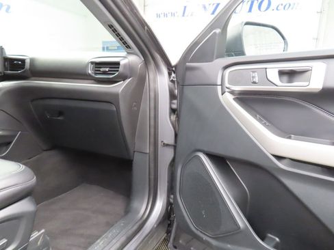 Used 2023 Ford Explorer XLT image 23