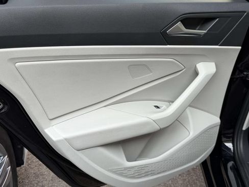 Certified 2023 Volkswagen Jetta SE w/ Panoramic Sunroof Package FWD image 12