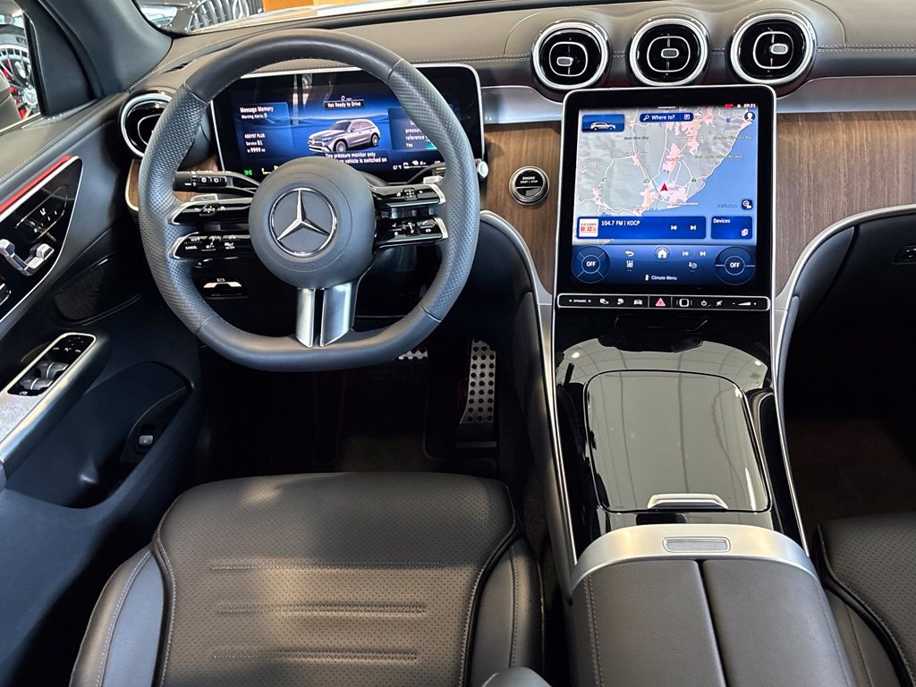 Used 2025 Mercedes-Benz GLC 350e 4MATIC image 23