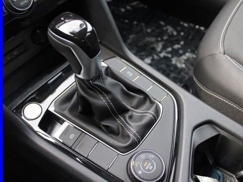 Used 2024 Volkswagen Taos SE image 41